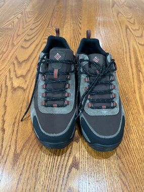 Columbia Men's Brown and Gray Low-Profile Trail Shoes
